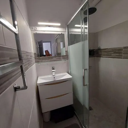 Apartment Grau D'agde: Appt 2p Renove A 20m De La - Fr-1-423-282 Le Grau-d'Agde